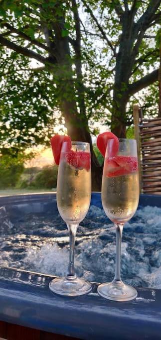 Romantic Shepherds Hut With Stunning Sunsets Hollingbourne Ngoại thất bức ảnh